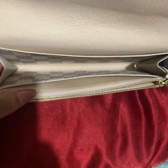 Luis Vuitton Damier Azur Emilie Wallet - Picture 8 of 10